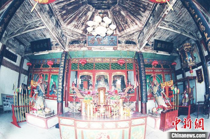 霞浦松山天后行宮內(nèi)景?！￡惤?供圖