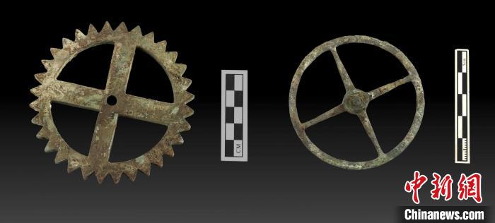 江村大墓K27出土銅齒輪、銅構(gòu)件