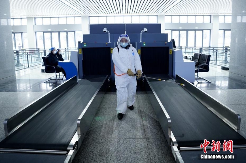 西安火車站開(kāi)展消殺作業(yè)