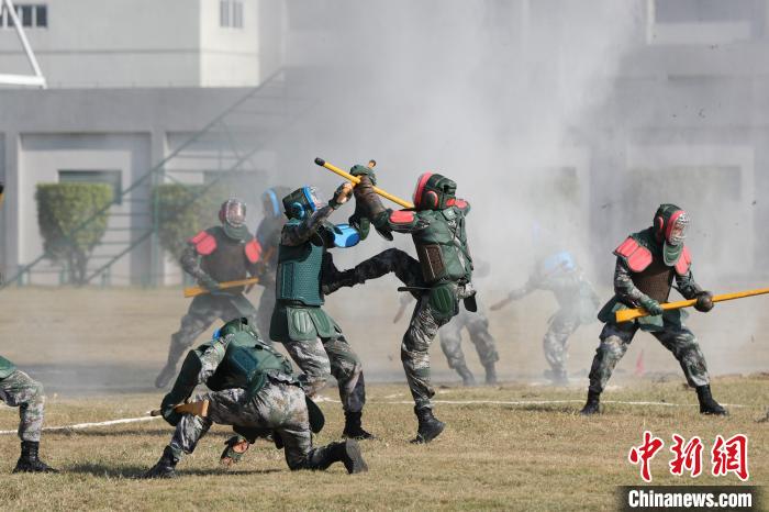 刺殺動作演練?！￡悗?攝