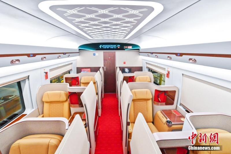 奧運(yùn)版復(fù)興號(hào)智能動(dòng)車組在京張高鐵上線