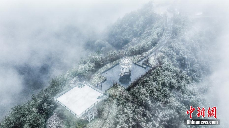 浙江海曙四明山銀裝素裹 別有一番韻味