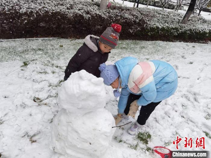南方孩子終于可以做一個自己的“冰墩墩”了?！”徊稍L人供圖