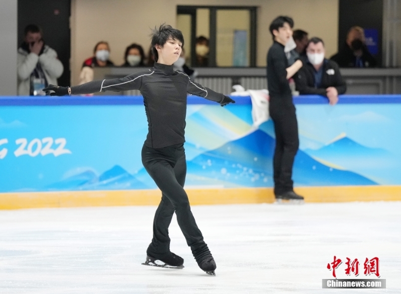 日本花樣滑冰選手羽生結(jié)弦進行賽前訓練