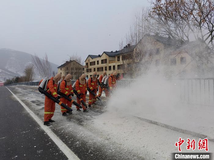 張家口崇禮全力清雪確保冬奧會賽事安全順利舉行