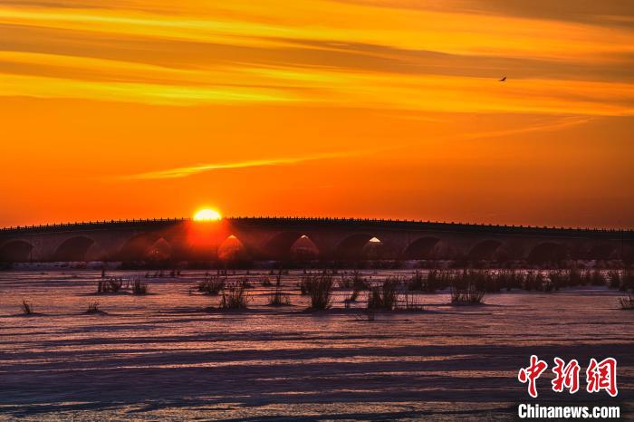 興凱湖的落日。　宋傳軍 攝