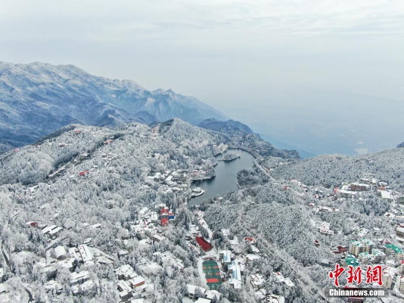 航拍江西廬山銀裝素裹 一派南國(guó)冰雪風(fēng)光