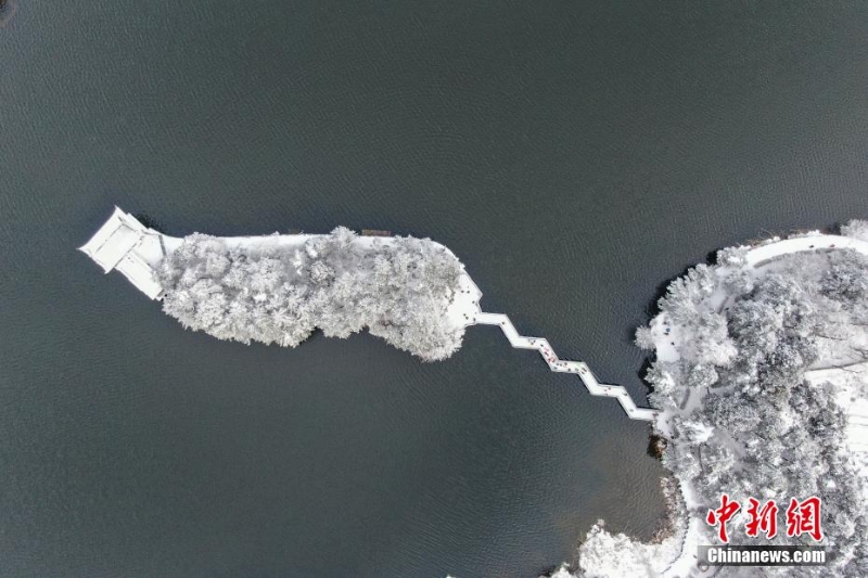 航拍江西廬山銀裝素裹 一派南國(guó)冰雪風(fēng)光