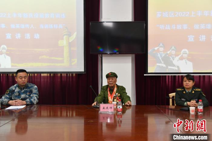 宣講活動現(xiàn)場?！≌闹菔型艘圮娙耸聞站止﹫D