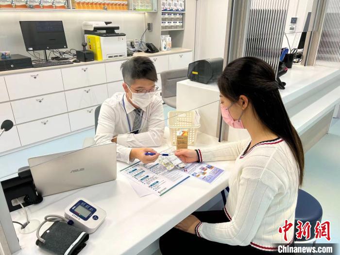 為回應(yīng)社會就第五波疫情的迫切需要，香港賽馬會3日宣布將擴展社區(qū)藥房服務(wù)?！∠愀圪愸R會 供圖