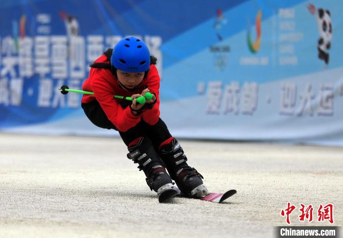 訓練中的滑雪隊員。王磊 攝