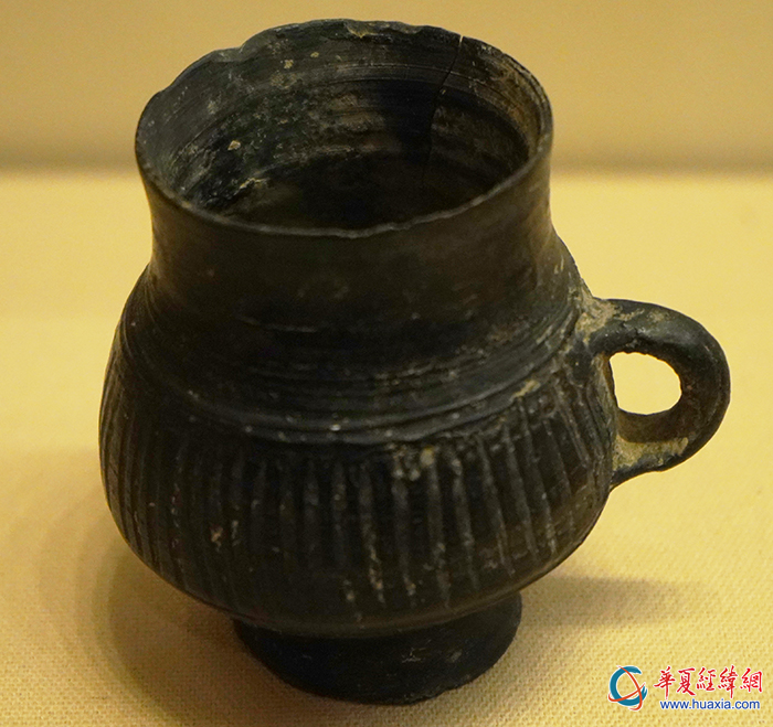 單耳黑陶杯