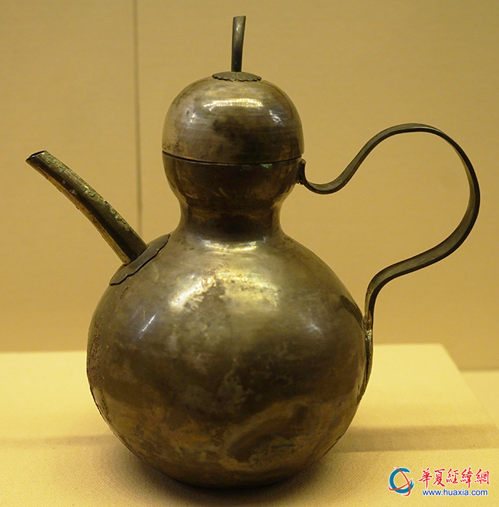 葫蘆形素面銀壺 葫蘆形素面銀壺