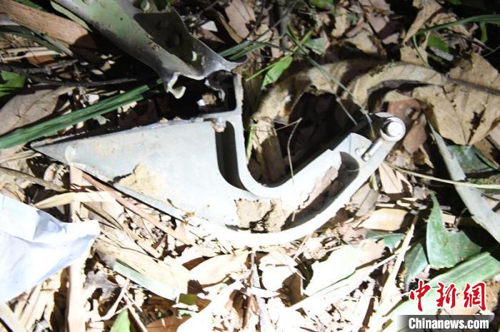 圖為失事飛機(jī)殘骸 何華文 攝