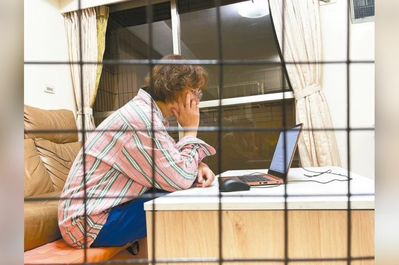 新冠肺炎本土確診案例急速升高，居家隔離人數(shù)也上升。圖為居家隔離示意圖，非新聞當(dāng)事人。記者潘俊宏／攝影