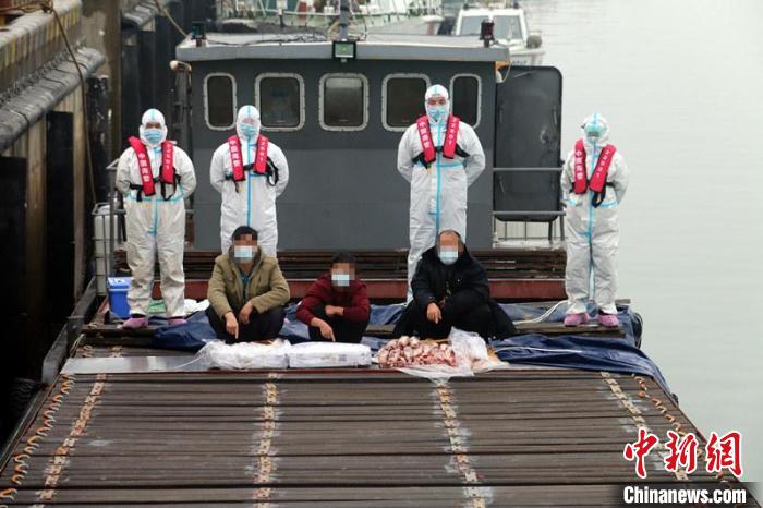 圖為抓獲犯罪嫌疑人。　廣西海警局供圖