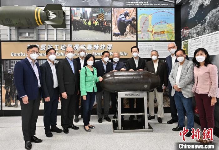 香港特區(qū)行政會議非官守議員參觀即將啟用的港鐵會展站?！∠愀厶貐^(qū)政府新聞處 攝