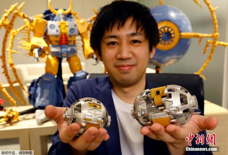 日本小型探月機(jī)器人亮相 僅手掌大小