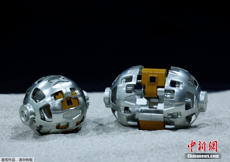 日本小型探月機(jī)器人亮相 僅手掌大小