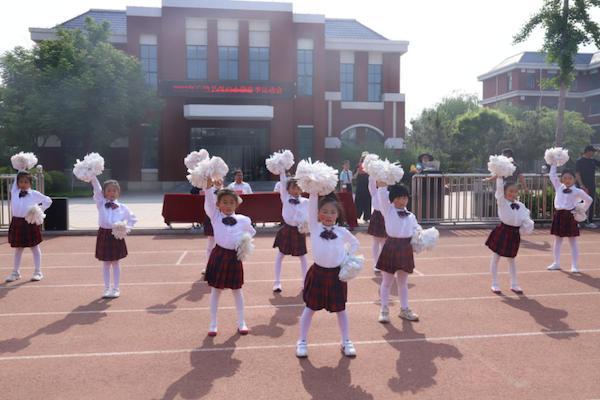 東營(yíng)市廣饒縣興安小學(xué)第三屆春季田徑運(yùn)動(dòng)會(huì)開(kāi)幕