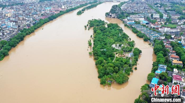 圖為航拍漓江虞山橋段?！钭谑?攝