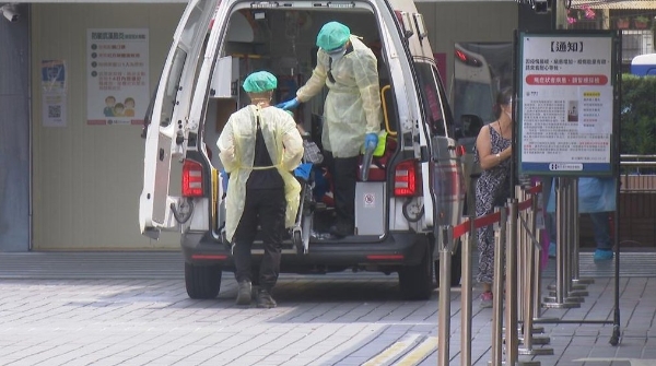 疫情海嘯襲來，造成全臺醫(yī)療量能吃緊。（圖源：臺灣“民視新聞網(wǎng)”