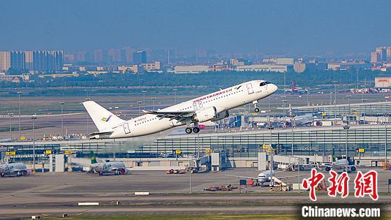 中國大型客機C919：首家用戶首架飛機首次飛行