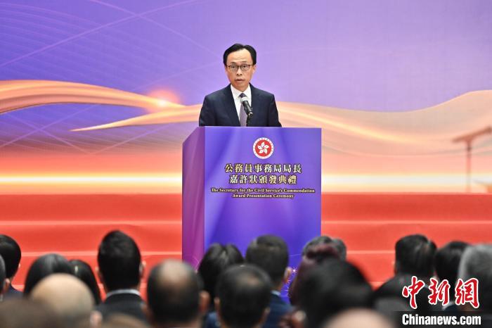 聶德權:香港公務員普通話能力是受評核項目