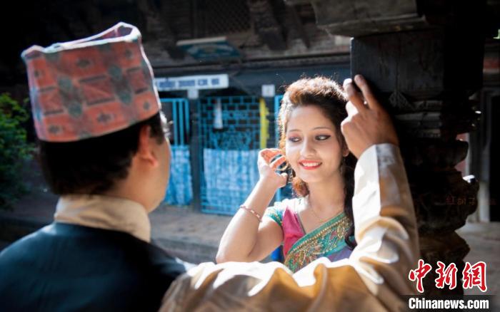 圖為主題展展出的攝影作品?！≈鬓k方供圖