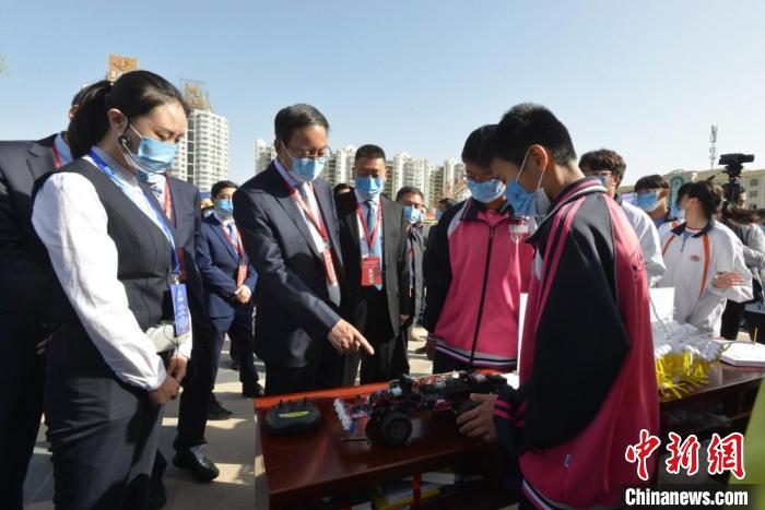 甘肅科技活動(dòng)周聚焦科技熱點(diǎn)啟“科學(xué)之夜”科普惠民