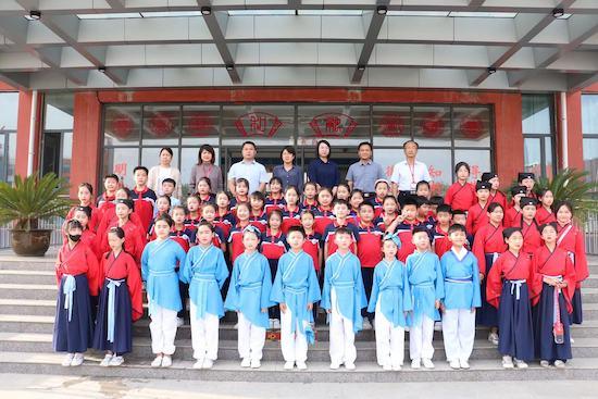 臨沂市沂南經濟開發(fā)區(qū)實驗學校與新湘兄弟學校開展云端文化交流會