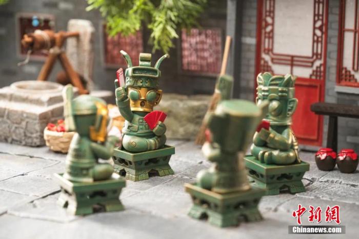 資料圖：三星堆博物館之前在兒童節(jié)推出的以三星堆文物為原型的三星堆盲盒。 三星堆博物館 供圖