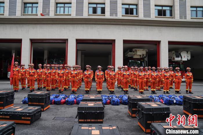 重慶集結7個消防救援支隊準備赴四川蘆山縣救援