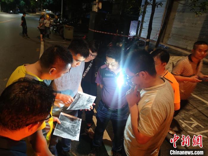 地質(zhì)專家現(xiàn)場開展調(diào)查?！V西自然資源廳 供圖