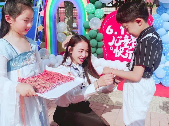 青島市城陽(yáng)區(qū)夏莊街道夏莊小學(xué)開展童心沐黨恩系列慶?；顒?dòng)