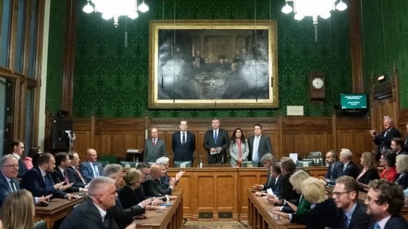 英國保守黨對首相約翰遜的不信任投票，結(jié)果是211票支持首相，148票反對。（圖源：英國PA Media）