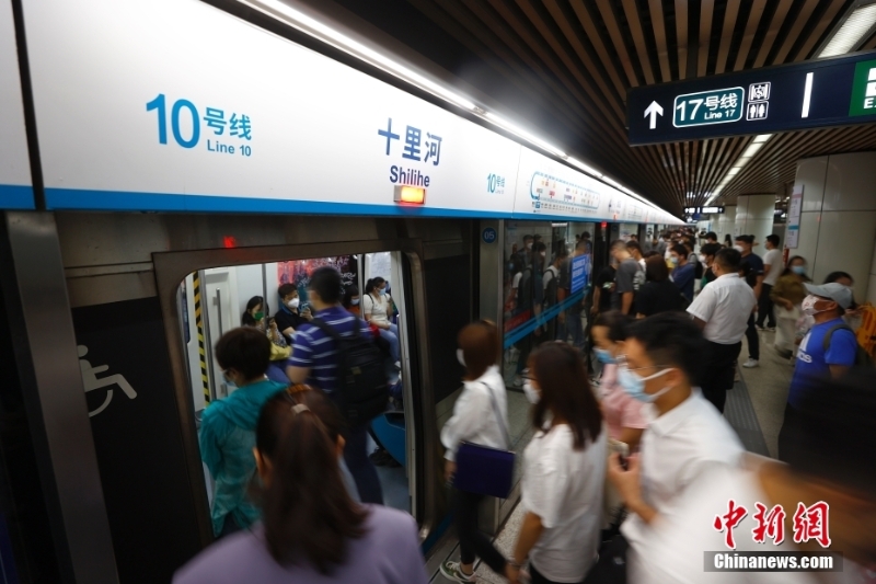 北京朝陽(yáng)、豐臺(tái)除部分封管控區(qū)外恢復(fù)公共交通運(yùn)營(yíng)服務(wù)