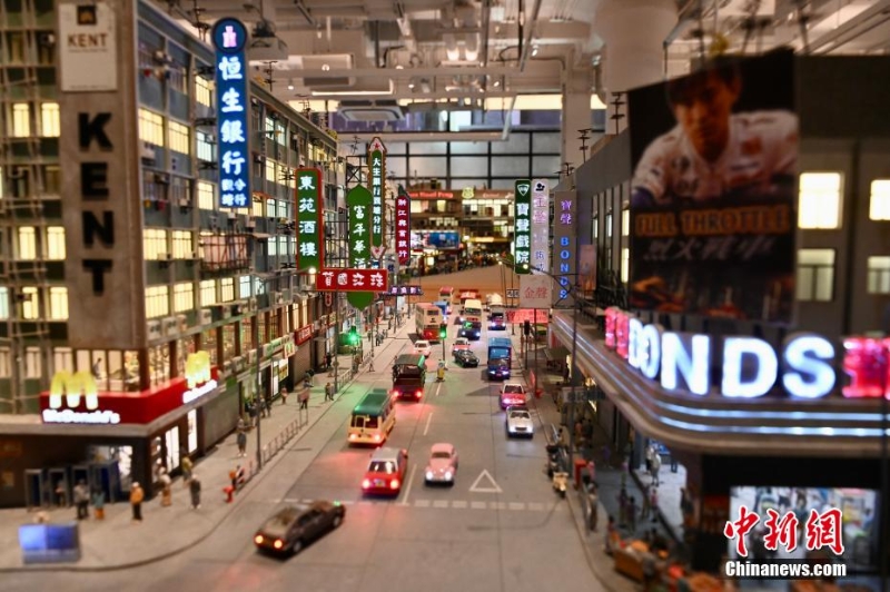 慶香港回歸活動(dòng)《細(xì)塑今昔·智建未來》微型藝術(shù)展開幕