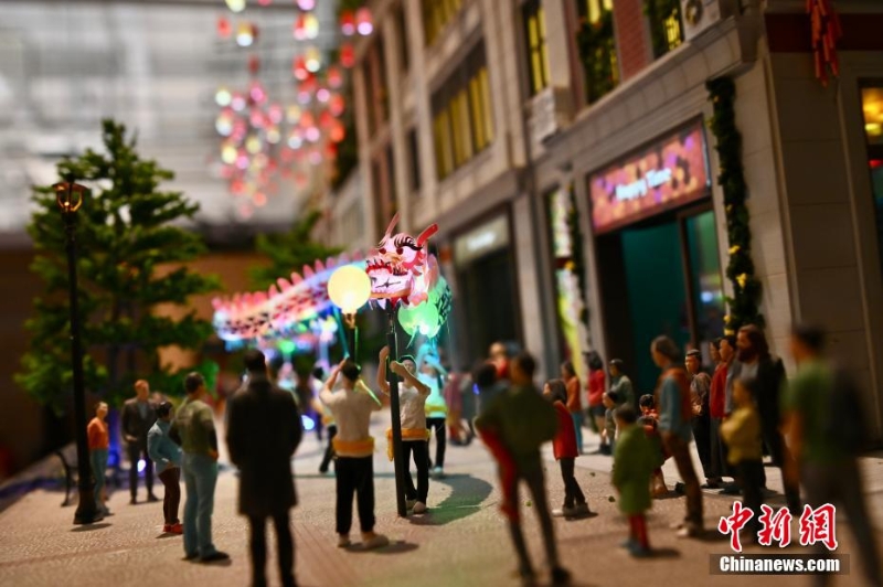 慶香港回歸活動(dòng)《細(xì)塑今昔·智建未來》微型藝術(shù)展開幕