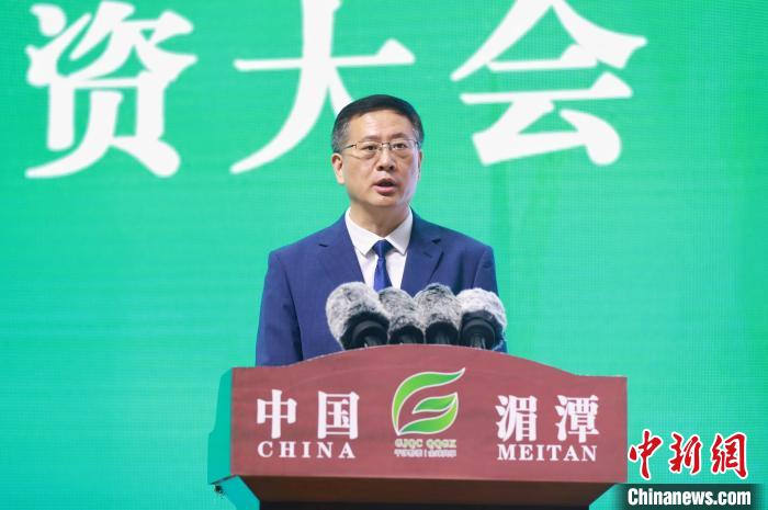 圖為中共貴州省委常委、遵義市委書記李睿致辭?！■暮陚?攝