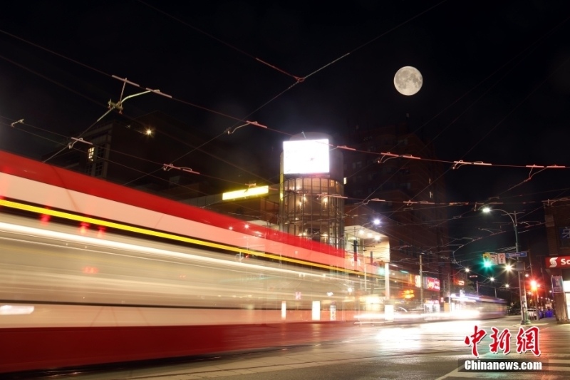 加拿大多倫多迎來(lái)“草莓超級(jí)月亮”