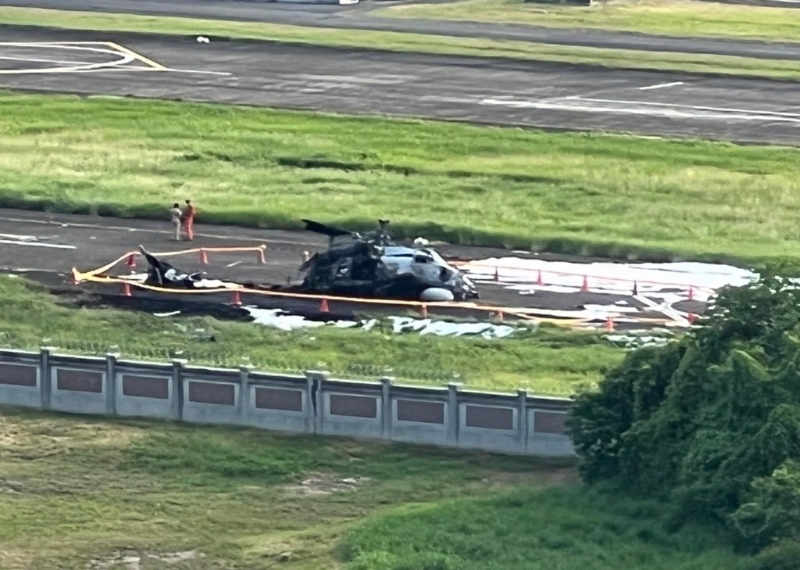 S-70C 反潛直升機在基地內(nèi)重落地。（讀者提供）