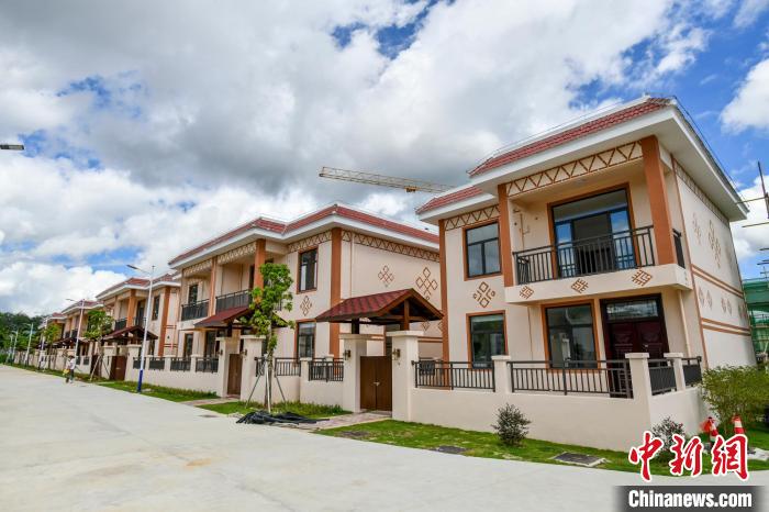 圖為海南省保亭黎族苗族自治縣什玲鎮(zhèn)(水賢村、什東村)生態(tài)搬遷安置區(qū)項(xiàng)目?！●樤骑w 攝