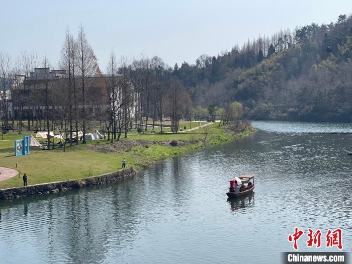 黃山市風(fēng)光圖?！〕烧郭i 攝