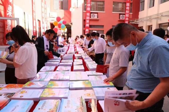 砥礪十年 逐夢前行——榆林高新小學(xué)舉行建校十周年校慶活動(dòng)