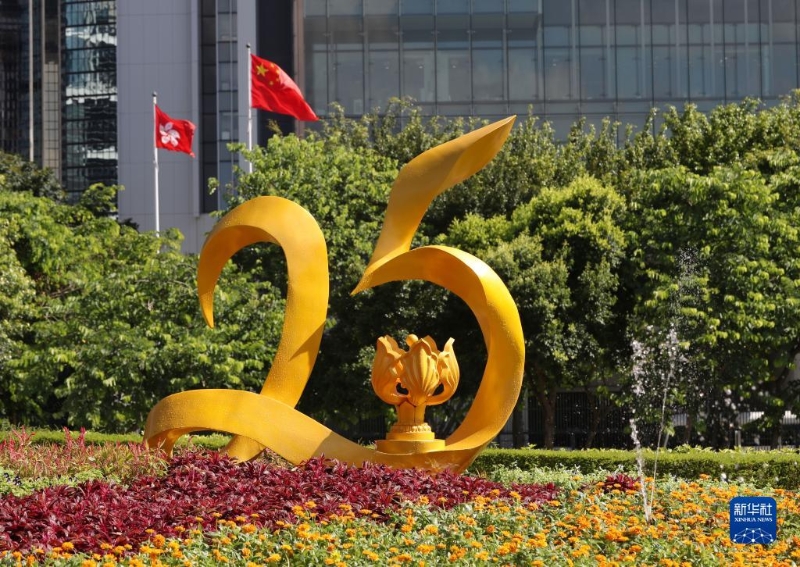 6月28日在香港街頭拍攝的慶祝香港回歸祖國25周年街景。新華社記者 李鋼 攝