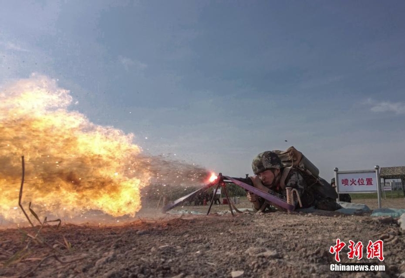 40℃高溫 武警上?？傟?duì)“三實(shí)”訓(xùn)練戰(zhàn)味十足