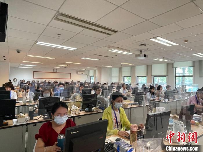 浙江2022年高考評(píng)卷現(xiàn)場(chǎng)?！⊥τ?攝