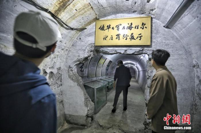 7月26日，內蒙古呼倫貝爾市，參加“復興有我——在京臺灣青年邊疆行”活動的臺青在世界反法西斯戰(zhàn)爭海拉爾紀念園地下要塞參訪。 <a target='_blank' href='/'>中新社</a>記者 李雪峰 攝