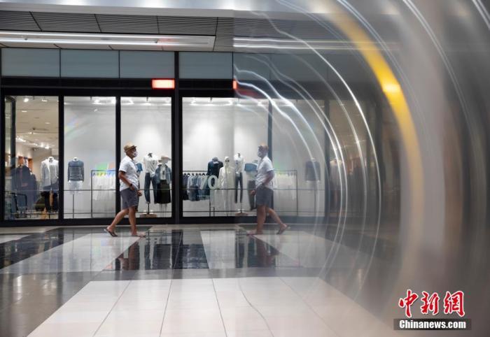 資料圖：美國加州舊金山市民在一處購物中心購物。<a target='_blank' href='/'>中新社</a>記者 劉關(guān)關(guān) 攝